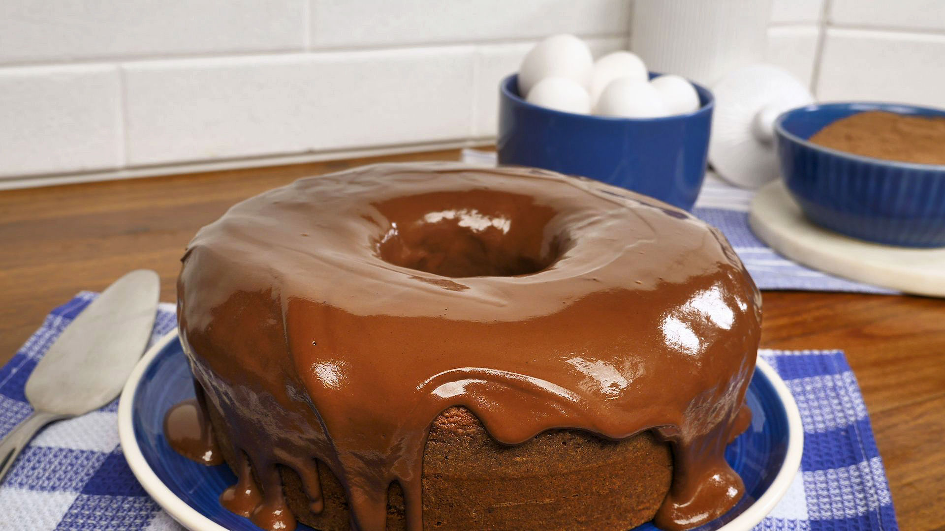 Renda extra: aprenda 3 receitas de bolo de chocolate na batedeira, Dicas  da Le